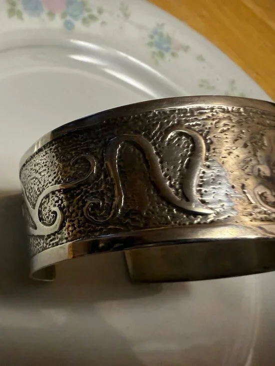 Vintage Metal Cuff Weighs 33.49 Grams - Picture 2 of 5